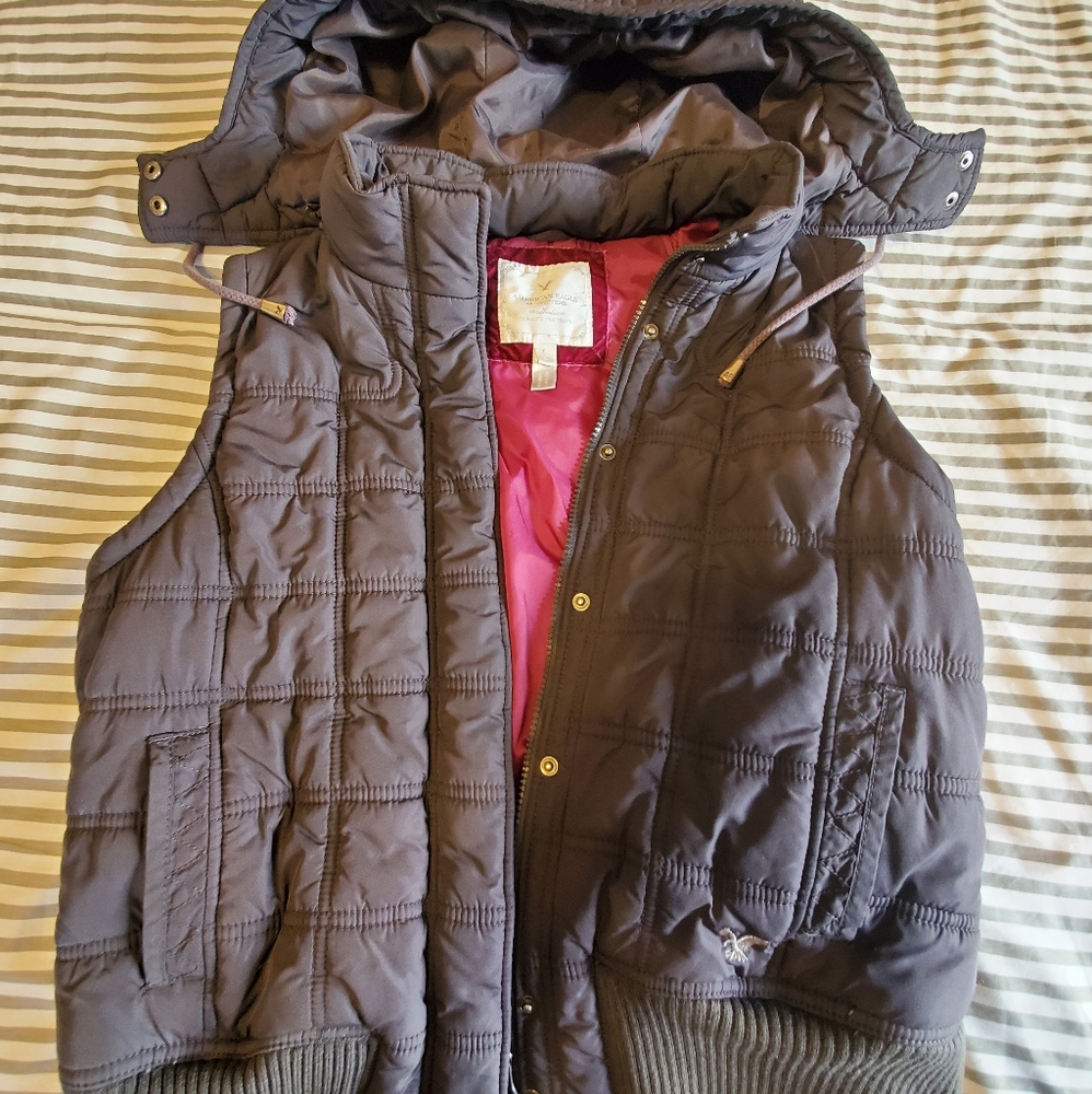 American Eagle Vest w/ Removable Hood, Gray w/ Burgandy Lining, Size L